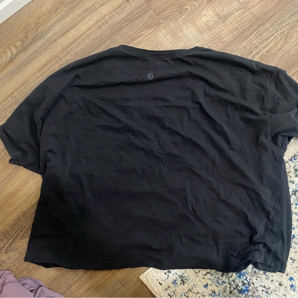 Lululemon tee shirt cropped